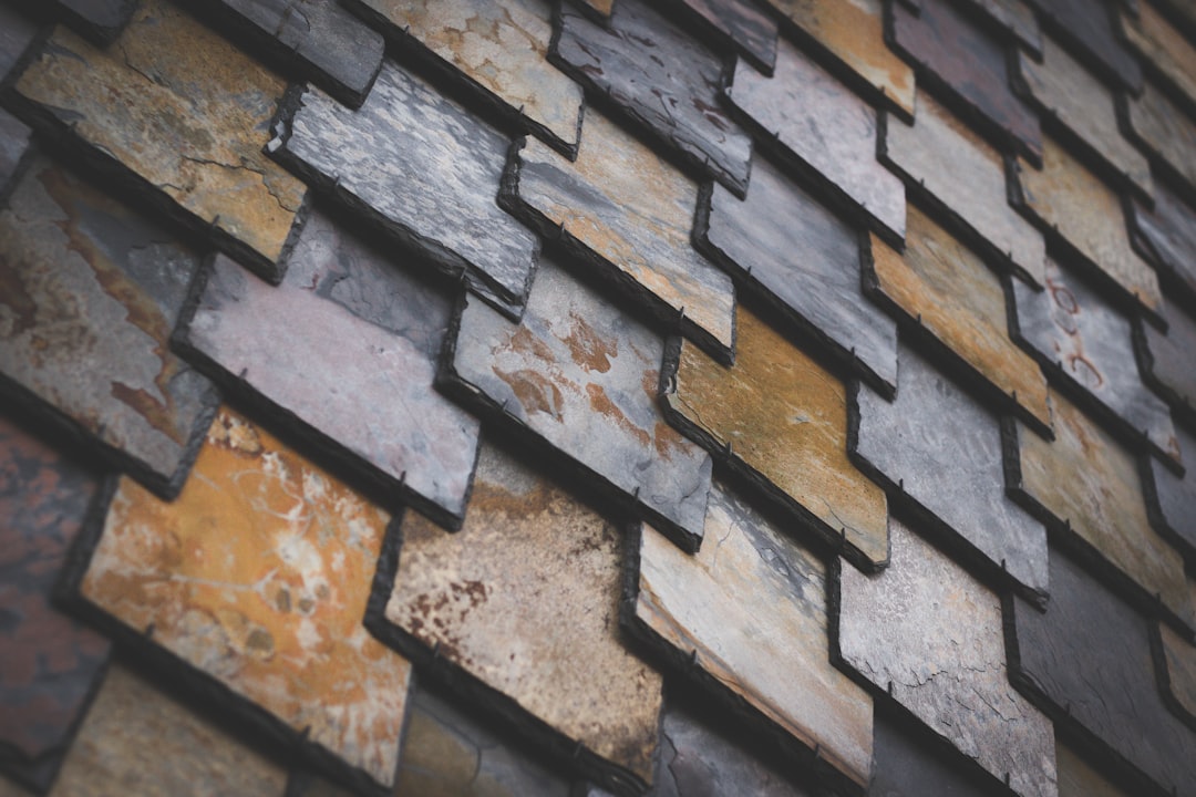 03e31e2c1e6e4e3eabccb273b0182dcd brown and gray bricks