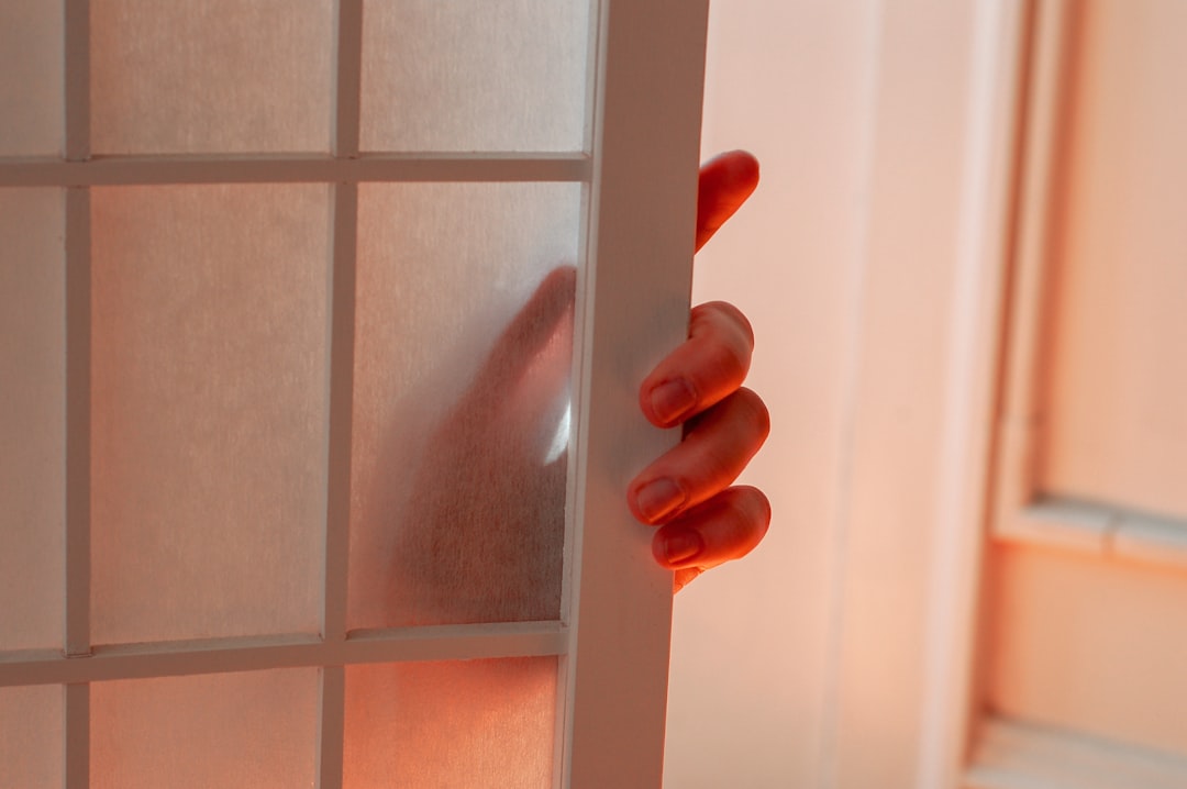 0ae202d7c08340fcb38a398a32296588 person holding slide door
