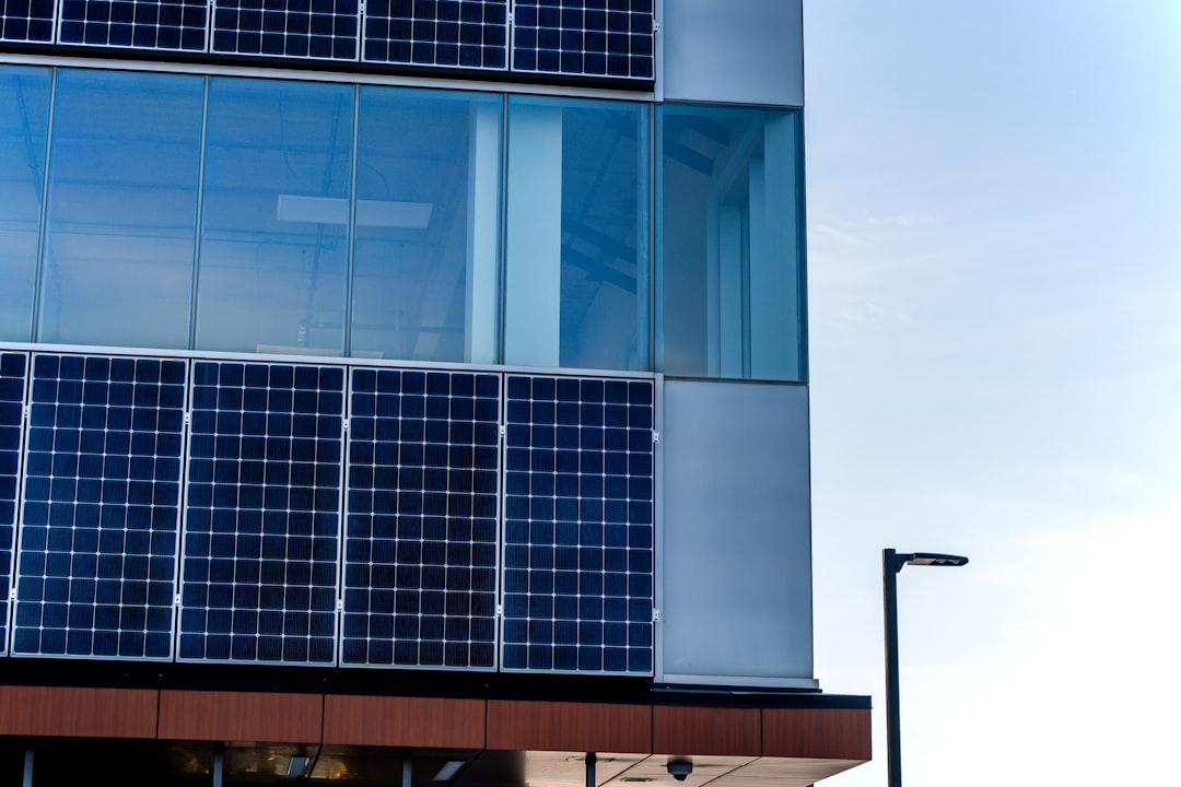 42e601d8424a43038e47b15933077604 Modern building facade with solar panels and glass