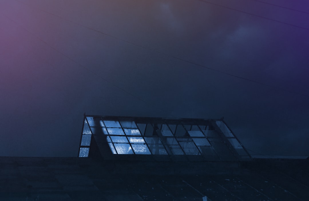 540c92e84ce14413806dcf975e830162 clear roof at night
