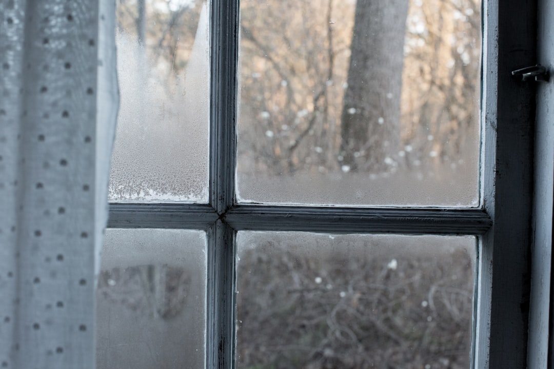5af8eb8a50c247239235db8a990ccc8e white window with curtain
