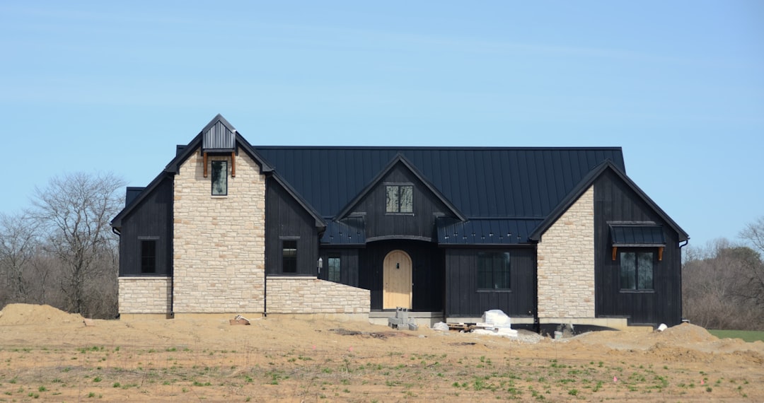 6c054ac2bed04a8cb4a62f085c2d7fac Modern black and stone house under construction