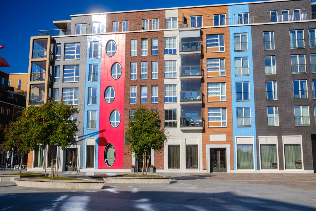 8709e77862b043ca90b5ed54de6ab66c Modern building with colorful facade and windows