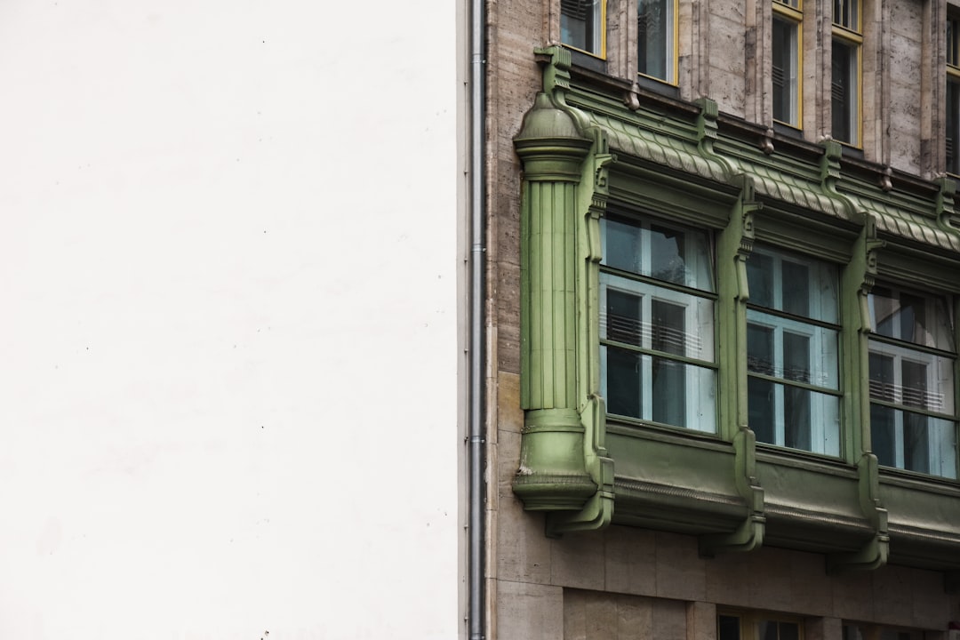 9864e378ee3c4dabb030a3fbcb6d900e green wooden window frame on white concrete wall