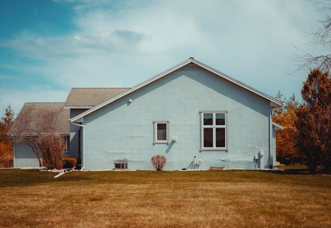 a66736a90a86432ea7873389873d9616 white and gray wooden house under white clouds during daytime