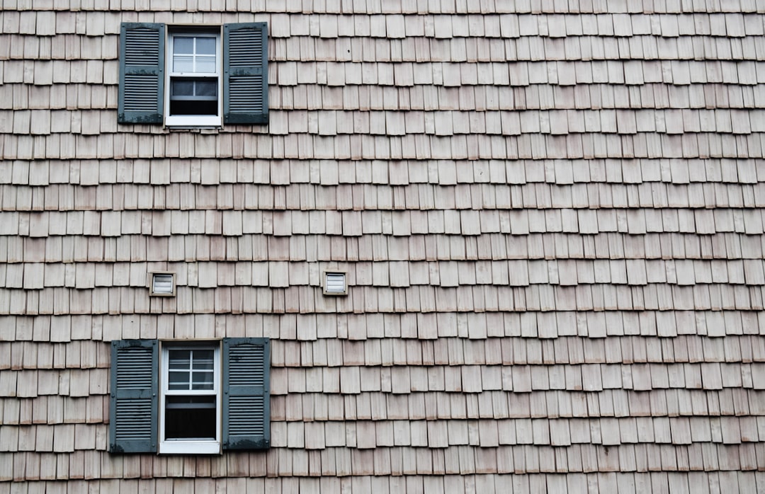 b6b0c9c81618489d92d4265e775cd201 brown house