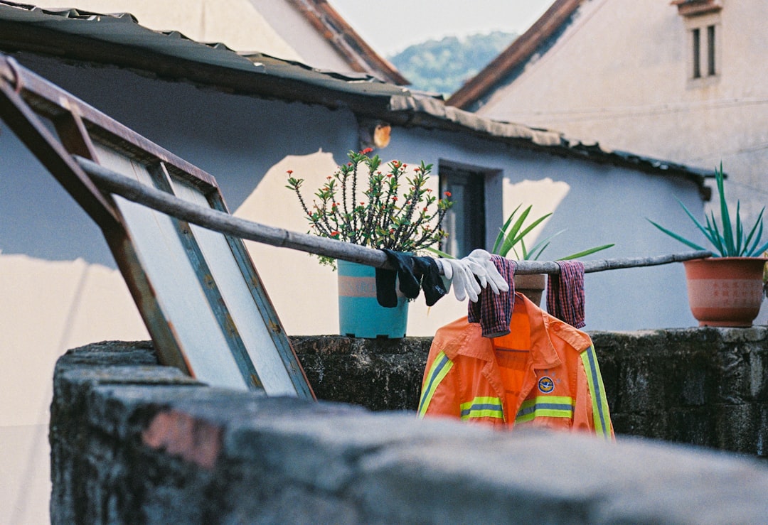 fdfc6994933846e9933d3aa227850fb7 Orange jacket and clothes drying on a line