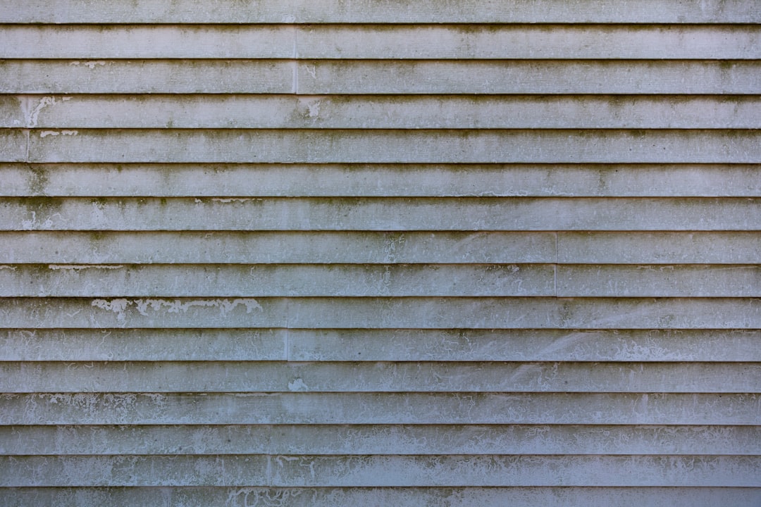 ffb59cfbd7d44a809ed77ddb3b64cbd4 brown and white wooden wall