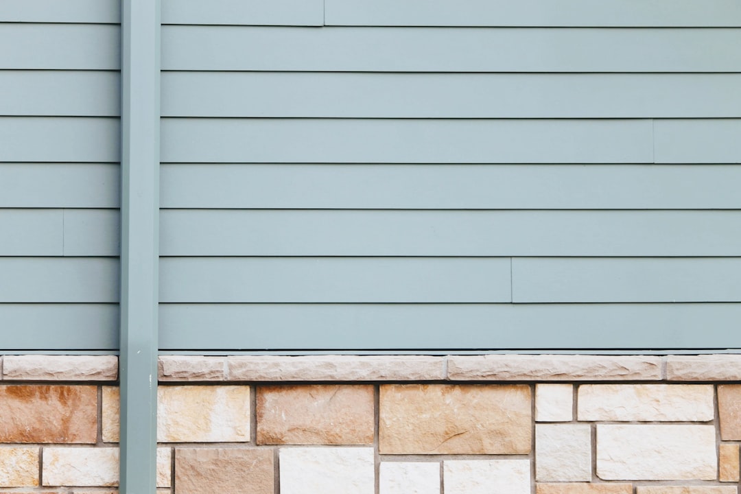 b36bc591aeb24251802e1afa6b09a6df white wooden window frame on white brick wall