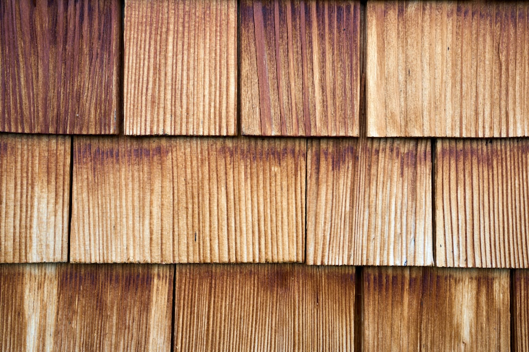 b56dfc23cddc488c91e8d7bc91e426bf a close up view of a wooden roof